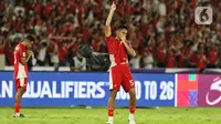 Pemain Timnas Indonesia, Rizky Ridho Ramadhani merayakan kemenangan usai melawan Bahrain pada lanjutan pertandingan Grup C putaran ketiga Kualifikasi Piala Dunia 2026 zona Asia di Stadion Utama Gelora Bung Karno, Senayan, Jakarta, Selasa (25/3/2025). (Liputan6.com/Angga Yuniar)