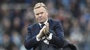 Koeman memiliki catatan delapan trofi dalam 20 tahun kariernya sebagai pelatih. Salah satunya saat membawa Valencia meraih trofi Spanish Cup pada musim 2007/2008. (AFP/Oli Scarff)