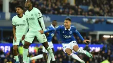 Pemain Everton, Lewis Dobbin, merayakan golnya saat menghadapi Chelsea di Goodison Park dalam lanjutan Premier League 2023/2024, Minggu (10/12/2023). (PETER POWELL / AFP)