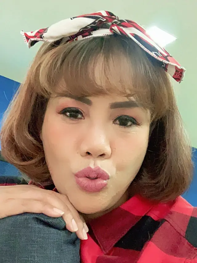 6 Potret Terbaru Elly Sugigi dengan Rambut Berponi dan Gigi Makin Rapi, Manglingi