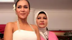 Artis sekaligus rapper tanah air, Denada Tambunan, muncul dengan membawa kabar mengejutkan perihal gugatan cerai yang ia layangkan pada 24 Juni 2015 kemarin. Beberapa alasan pun terungkap lewat orang-orang terdekatnya. Berikut adalah 6 fakta di balik...
