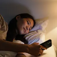 Digital sunset menjadi kebiasaan sederhana untuk memberi jeda dari layar sebelum tidur dan membantu tubuh memasuki waktu istirahat dengan lebih tenang. (Foto/Dok: Pexels)