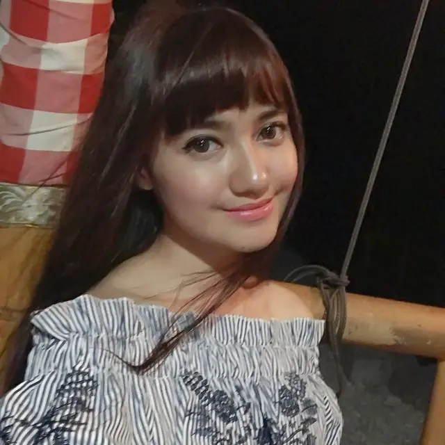 6 Potret Marcella Simon Sebelum Mualaf, Kini Telah Kembali ke Agama Sebelumnya