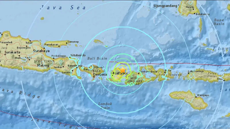 USGS menyebut gempa yang mengguncang Lombok Minggu malam memiliki magnitudo 7,2 SR, sebelum akhirnya merevisinya menjadi 6,2 SR.