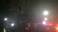 Apartemen Parama di Jalan RA Kartini, Lebak Bulus, Jakarta Selatan, yang terbakar. (Liputan6.com/Andreas Gerry Tuwo)