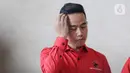 Gibran mengenakan seragam PDIP merah berlengan panjang. (Liputan6.com/Faizal Fanani)