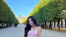 Beby mengunggah berbagai foto liburannya di Instagram dengan outfit yang manis. [Instagram.com/bebytsabina]