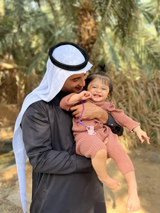 Baby Guzel ikut Ali Syakieb ke Madinah (Instagram/guzelimalisyakieb)