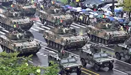 Kendaraan militer ikut serta dalam parade militer untuk merayakan Hari Angkatan Bersenjata ke-75 Korea Selatan di Seoul pada tanggal 26 September 2023. (Anthony WALLACE/AFP)