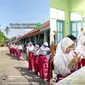 Viral Momen Perpisahan SD Negeri di Tasikmalaya, Netizen: Sederhana dan Berkesan. Foto: Tangkapan layar Instagram @sdn4pakemitan.