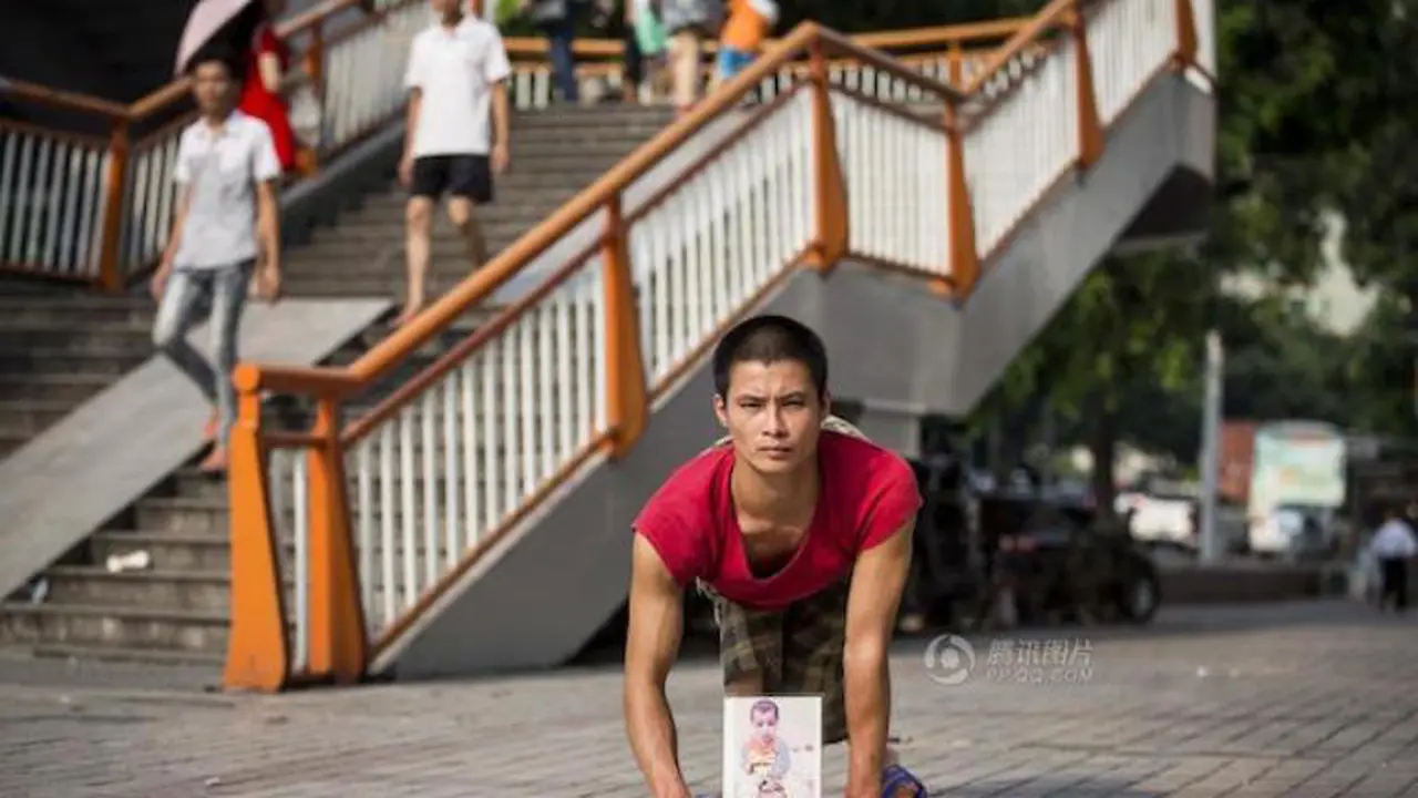 Demi Cari Anak yang Hilang, Pria Ini Merangkak Setengah Tahun