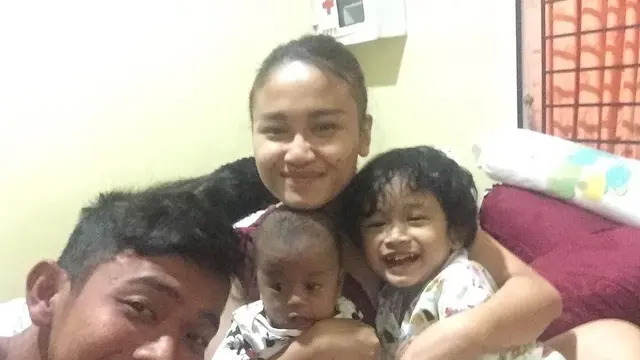Istri Hamil Anak Ketiga, Ini 6 Potret Keluarga Kecil Dede Sunandar dan Karen