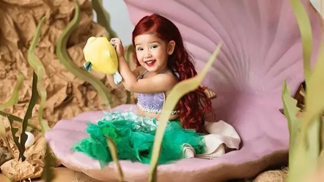 6 Potret Menggemaskan Sera, Putri Yasmine Wildblood Jadi Ariel Little Mermaid