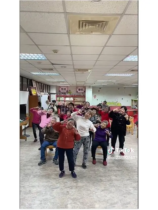 6 Potret Nenek-Nenek Cover Dance K-Pop, Tampil Energik dan Menggemaskan