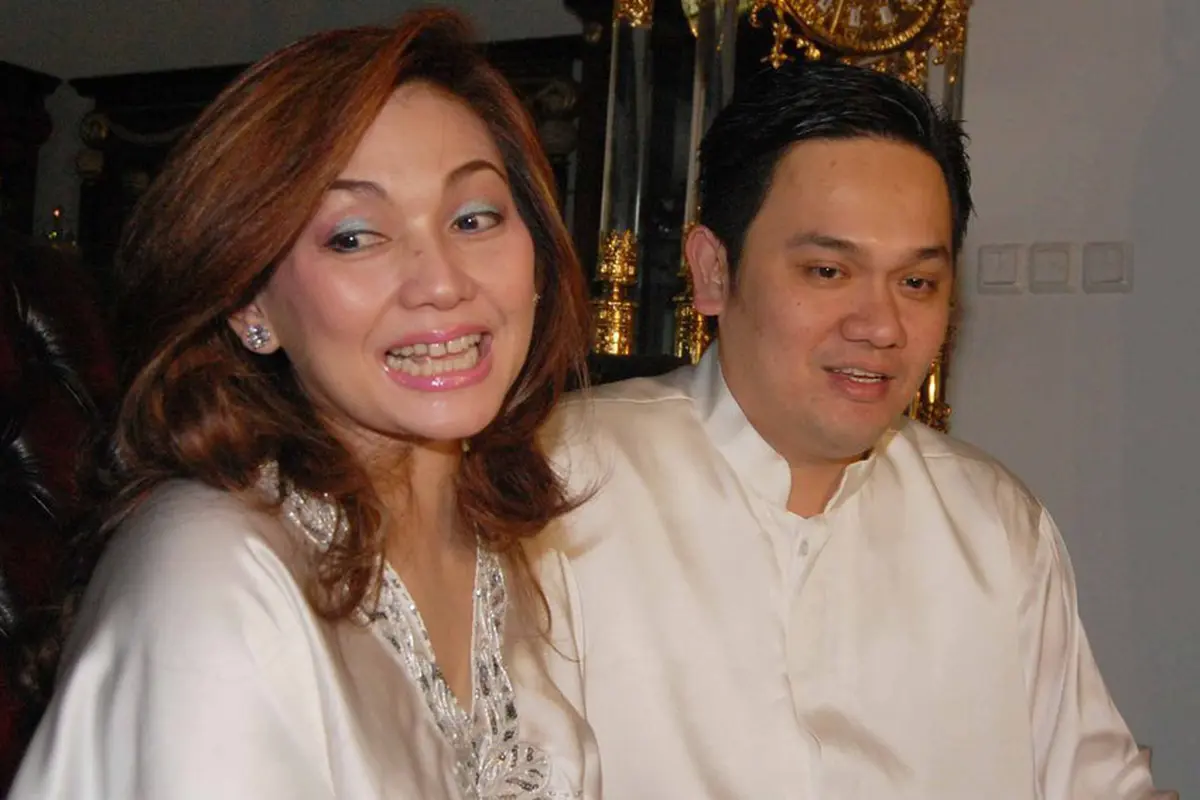 Nia Daniati dan Farhat Abbas