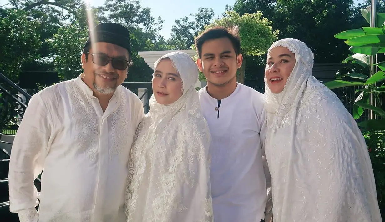 “Akhirnya denger nasihat itu, aku seriusin di dunia entertainment akhirnya set up another dream, big house,” ujar Prilly. (Instagram/prillylatuconsina96)