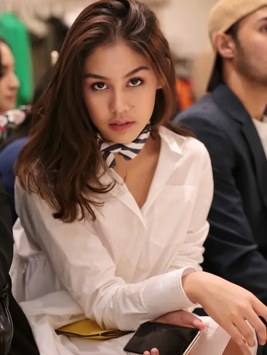 Saat ditanya apakah dirinya tomboy atau tidak, Vanesha mengatakan bahwa dirinya adalah sosok perempuan yang cuek. Menurutnya, tomboy dan cuek adalah dua hal yang berbeda tipis. (Adrian Putra/Bintang.com)