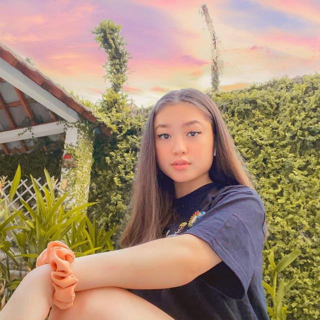 Baru Debut, Ini 6 Potret Anastasia Gabriella Putri Sendy Taroreh ‘Dari Jendela SMP’