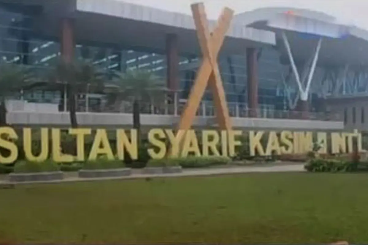 Segmen 1: Unjuk Rasa Ribuan Bidan hingga Bandara Lumpuh