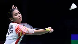 Tunggal putri Indonesia, Gregoria Mariska Tunjung mengembalikan kok ke arah pebulu tangkis Taiwan, Tai Tzu Ying pada babak perempat final Piala Sudirman 2019 di Nanning, China, Jumat (24/5/2019). Kekalahan Gregoria Mariska Tunjung membuat Taiwan menyamakan kedudukan menjadi 1-1. (WANG ZHAO/AFP)