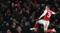 Bek Arsenal, Martin Zubimendi, merayakan gol kedua timnya dalam pertandingan sepak bola Liga Inggris (Premier League) antara Arsenal dan Aston Villa di Emirates Stadium, London, pada 30 Desember 2025. (Ben STANSALL / AFP)