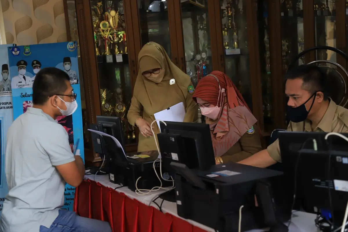 Penerimaan siswa baru tingkat SMP di Kota Tangerang tahun ajaran 2022-2023 mulai dibuka. (Liputan6.com/Pramita Tristiawati)