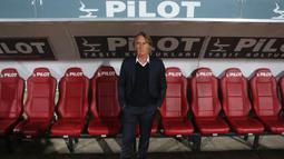 Riekerink mengawali kareir kepelatihan pada tahun 1995 dengan menukangi AFC Ajax junior. Selama lima tahun di sana, ia sukses menghasilkan talenta-talenta muda yang cukup bersinar di Eropa. Maarten Stekelenburg, Steven Piennar, Oleguer, Andy van der Meyde. Wesley Sneijder, dan Nigel de Jong adalah nama-nama yang pernah dibesut oleh Riekerink. (AFP/Adem Altan)