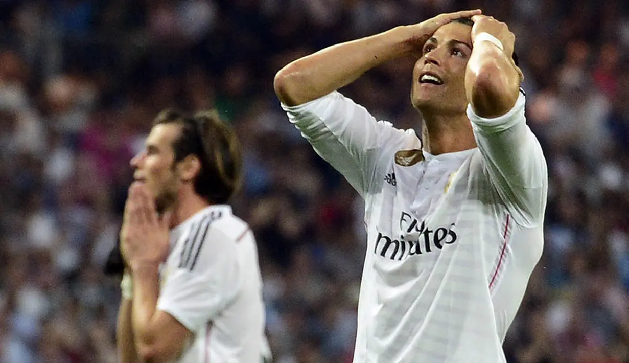 2. Hubungan Gareth Bale dengan bintang Real Madrid, Cristiano Ronaldo, juga tidak terlalu baik. CR7 selalu ingin tampil paling menonjol dan tidak ingin memberikan Bale kesempatan melebihi dirinya. (AFP/Gerard Julien)