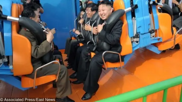 Kim Jong-un Menaiki Wahana Permainan