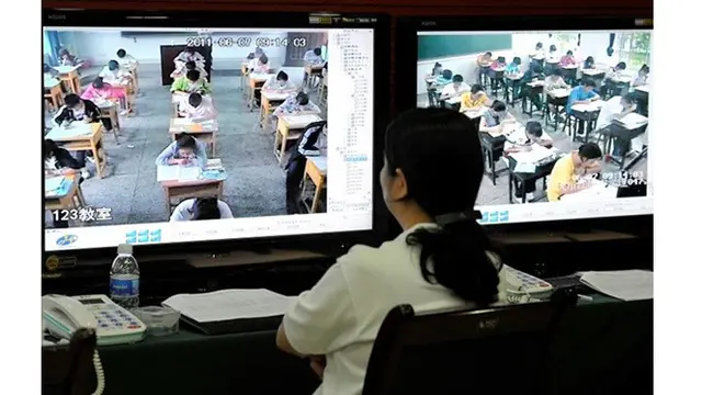 6 Cara Kreatif Guru Saat Awasi Ujian Ini Kocak, Ada yang Pakai Drone