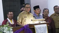 Gubernur DKI Jakarta Anies Baswedan memberi sambutan di malam Natal di Gereja Katedral Jakarta.