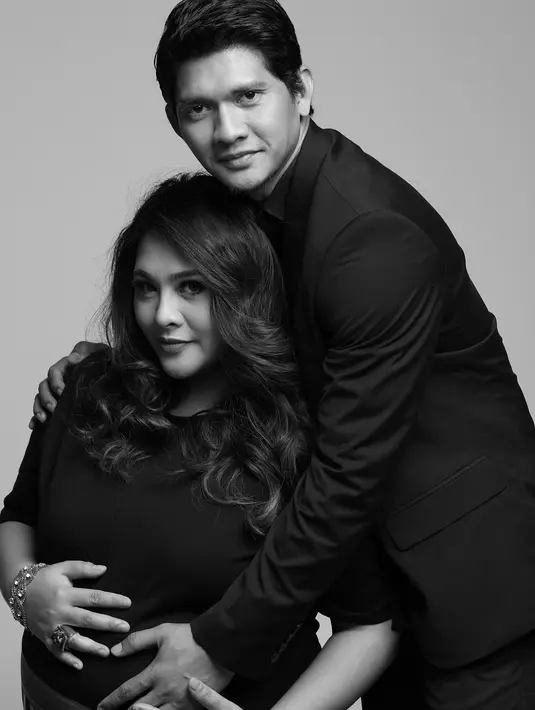 Iko Uwais tergolong suami yang romantis. Aktor ganteng ini pernah membela Audy Item ketika ia dibully oleh warganet. (Foto: instagram.com/iko.uwais)