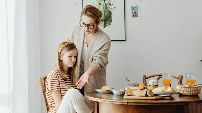 8 Cara Tepat Mendidik Anak Remaja Anti Toxic (photo by pexels.com)