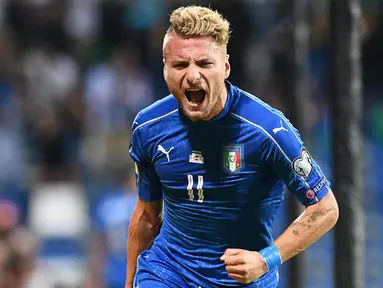 Penyerang Italia, Ciro Immobile, merayakan gol yang dicetaknya ke gawang Israel pada laga kualifikasi Piala Dunia 2018 di Stadion Reggio Emilia, Italia, Selasa (5/9/2017). Italia menang 1-0 atas Israel.(AFP/Vicenzo Pinto)