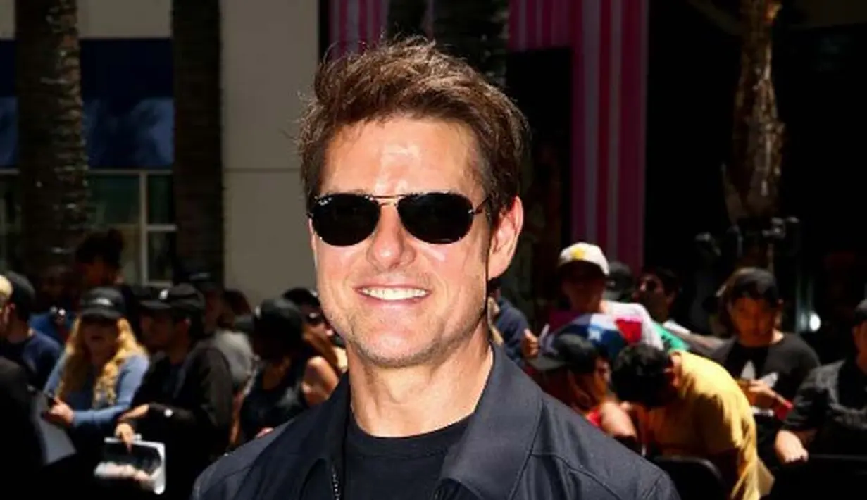 “Ada sesuatu di balik topeng itu. Beberapa orang mengatakan kita bisa bertopeng, seperti apa kita di publik dan bagaimana jika di balik layar. Namun orang terdekat Tom akan mengatakan ia seperti iblis,” ujar Leah. (AFP/Rich Furry)