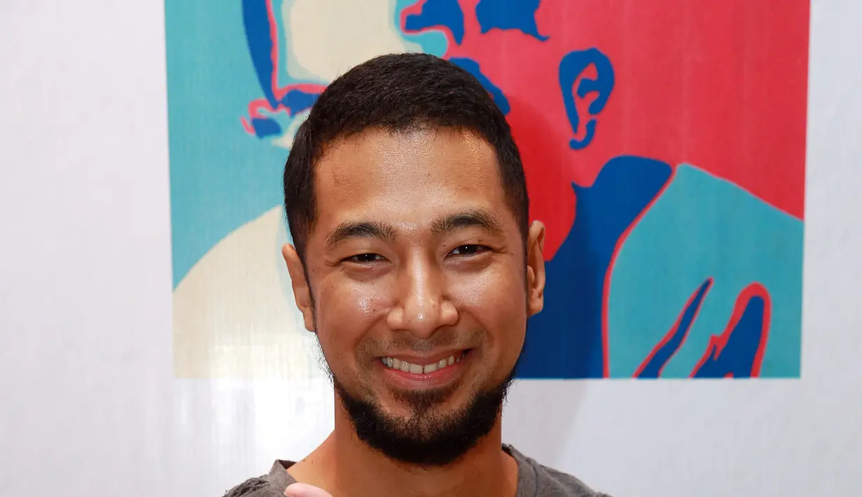 Saat dijumpai di kawasan Kebon Sirih, Jakarta Pusat, Senin (9/11/2015) malam, Marcell Siahaan menyayangkan cukup banyak sejarah yang ‘dibelokkan’ sehingga ia tak punya sosok pahlawan, melainkan Robert de Niro. (Deki Prayoga/Bintang.com)