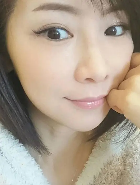 Masako Mizutani berpose dengan rambut pendeknya. Meski telah berusia 50 tahun, Masako Mizutani masih terlihat seperti remaja. (Instagram/masako_mizutani)