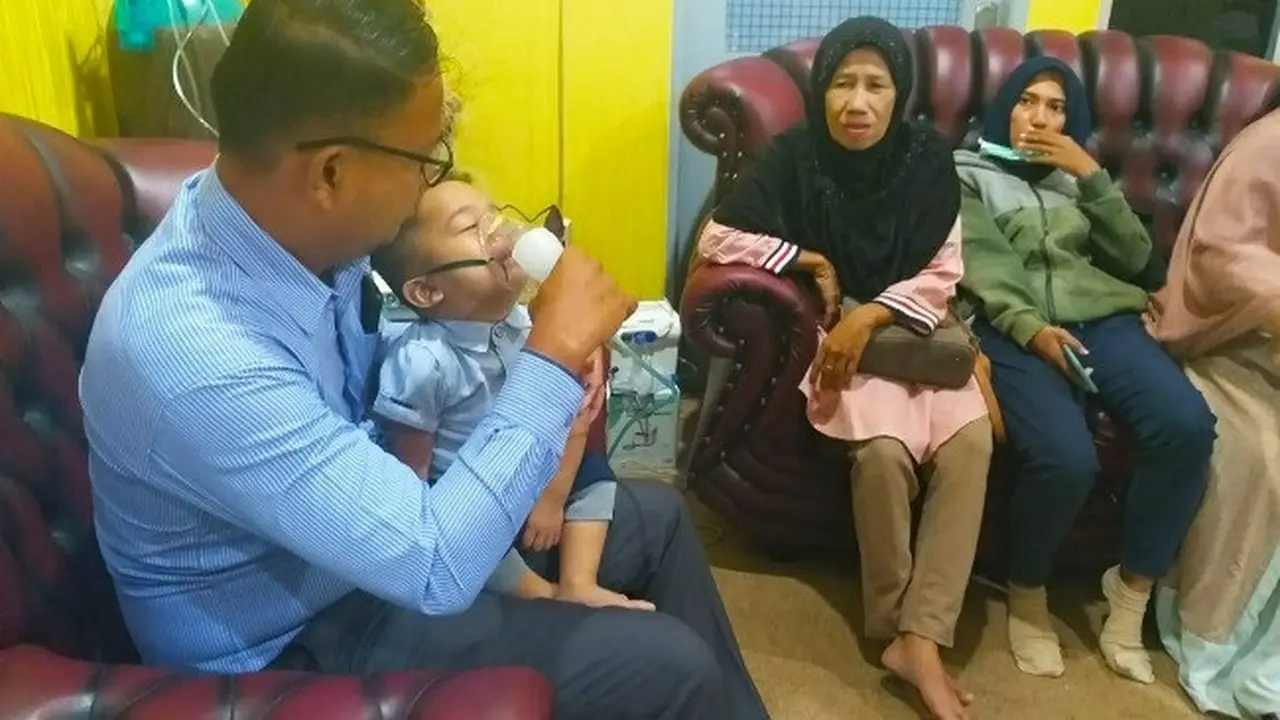 Bocah 2 tahun korban asap mendapat perawatan khusus setelah terserang asma.