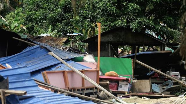 Perkampungan WNI ilegal itu berada di Nilai Spring, Negeri Sembilan. Lokasi lantas digrebek oleh petugas imigrasi Negeri Sembilan pada sebuah operasi yang digelar pada 1 Februari 2023 (Bernama)