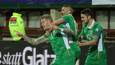 Irlandia berhasil mengalahkan tuan rumah Austria, 1-0, dalam laga Grup D Kualifikasi Piala Dunia 2018 di Stadion Ernst Happel, Wina, Minggu (13/11/2016) dini hari WIB. James McClean (kiri) mencetak gol kemenangan Irlandia. (Bola.com/Reza Khomaini)