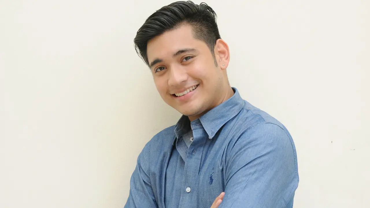 [Bintang] Gaya Keren Giorgino Abraham Saat Cover Lagu