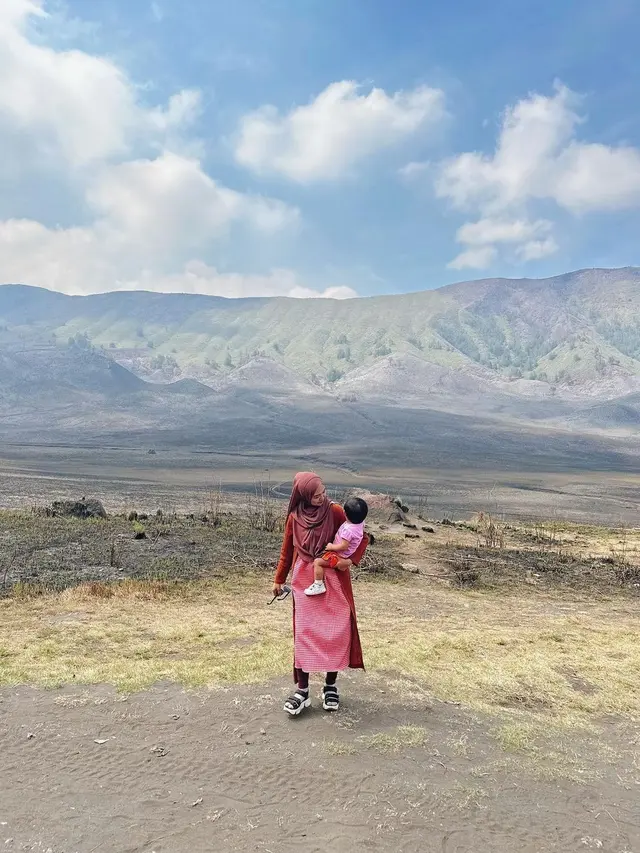 Ria Ricis dan Moana ke Gunung Bromo