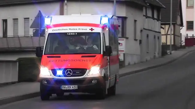 Ilustrasi ambulans di kota Bad Breisig, Jerman. (Sumber YouTube screencapture)
