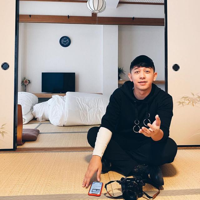 8 Tahun Berpacaran, Ini 7 Potret Donne Maula Calon Suami Yura Yunita