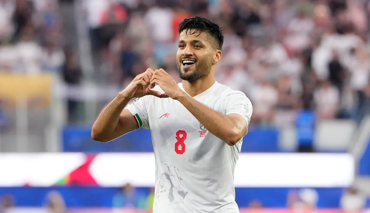 Empat gol tercipta dalam pertandingan ini melalui dua gol Elijah Just untuk Selandia Baru serta gol Ramin Rezaeian dan Mohammad Mohebi untuk Iran. (AP Photo/Mark J. Terrill)