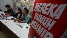 KontraS mengecam keras pembebasan bersyarat Pollycarpus, pelaku pembunuhan aktivis HAM, Munir, Jakarta, Minggu (30/11/2014).(Liputan6.com/Faizal Fanani)