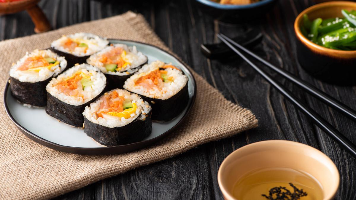 6 Tips Menggulung Kimbap agar Hasilnya Rapi dan Cantik Seperti di Drama Korea