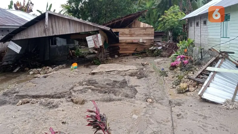 rumah rusak akibat banjir di Kabupaten Banggai, Sulawesi Tengah