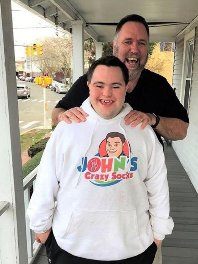 [Bintang] Berusia 21 Tahun, Pemuda Down Syndrome Jadi Pengusaha Kaus Kaki yang Sukses