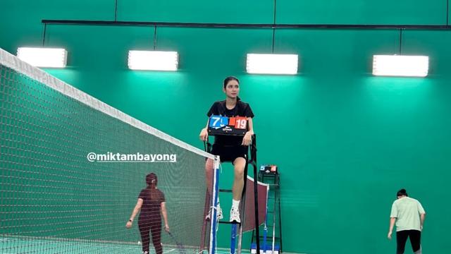 7 Momen Badminton Date Mikha Tambayong dan Deva Mahenra yang Tampil Kompak